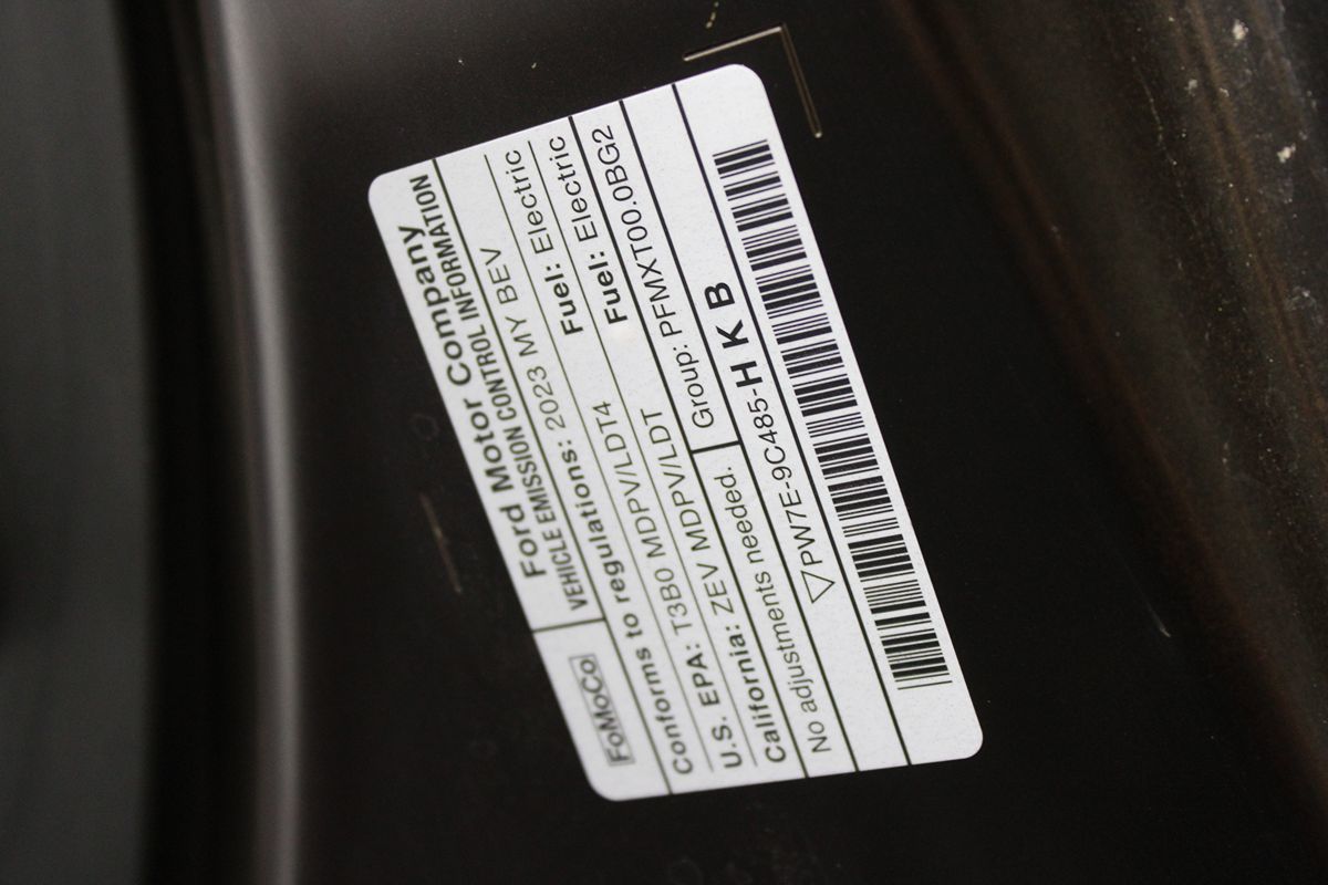2023 Ford F-150 Lightning Lariat photo 52