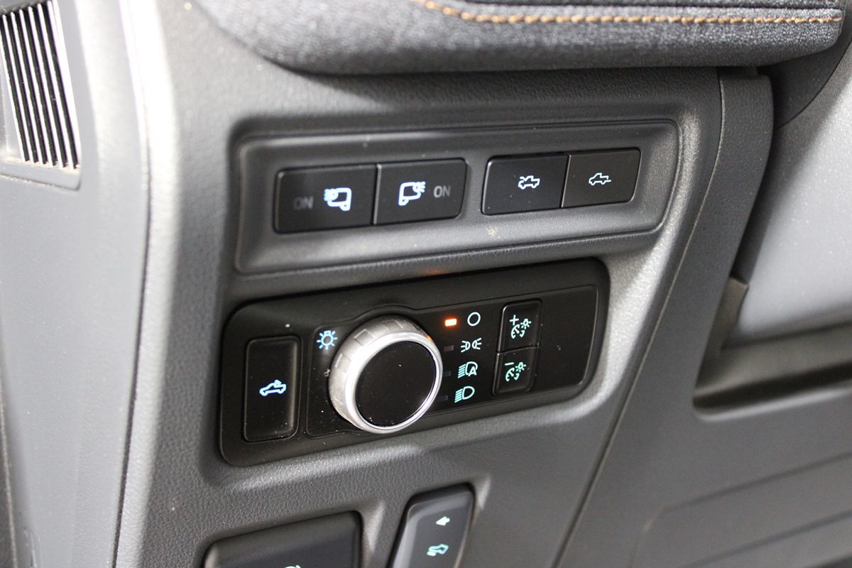 2023 Ford F-150 Lightning Lariat photo 14
