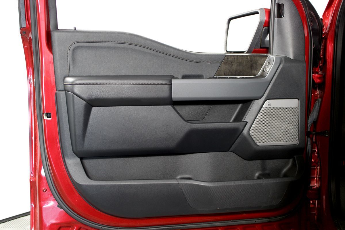 2023 Ford F-150 Lightning Lariat photo 5