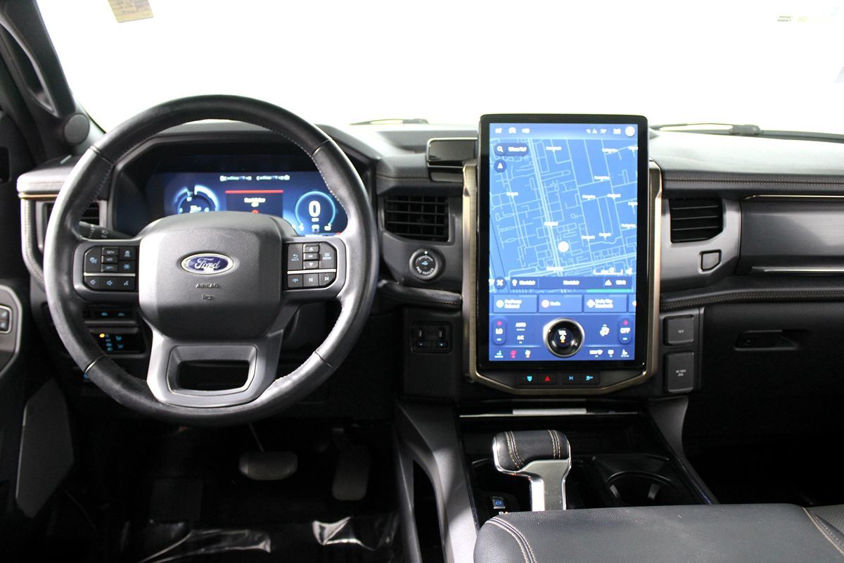 2023 Ford F-150 Lightning Lariat photo 9