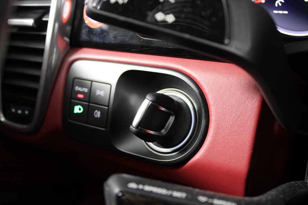 2022 Porsche Cayenne Base photo 15