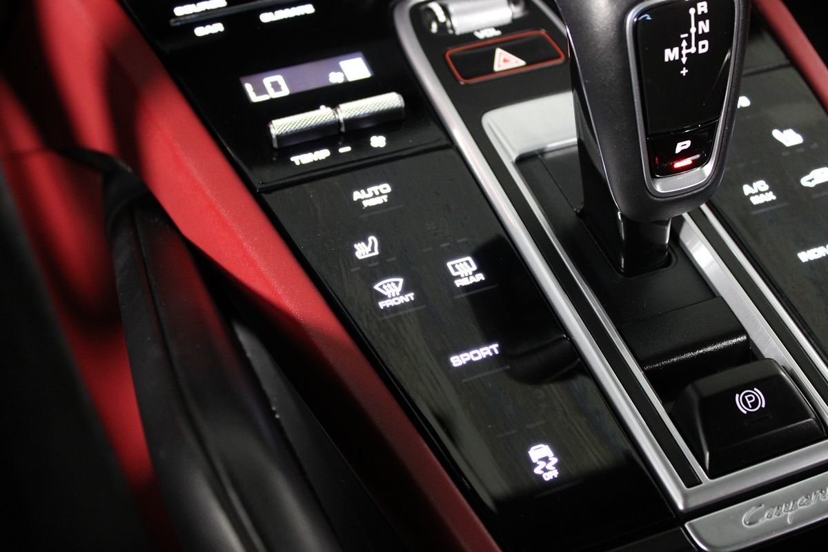 2022 Porsche Cayenne Base photo 17