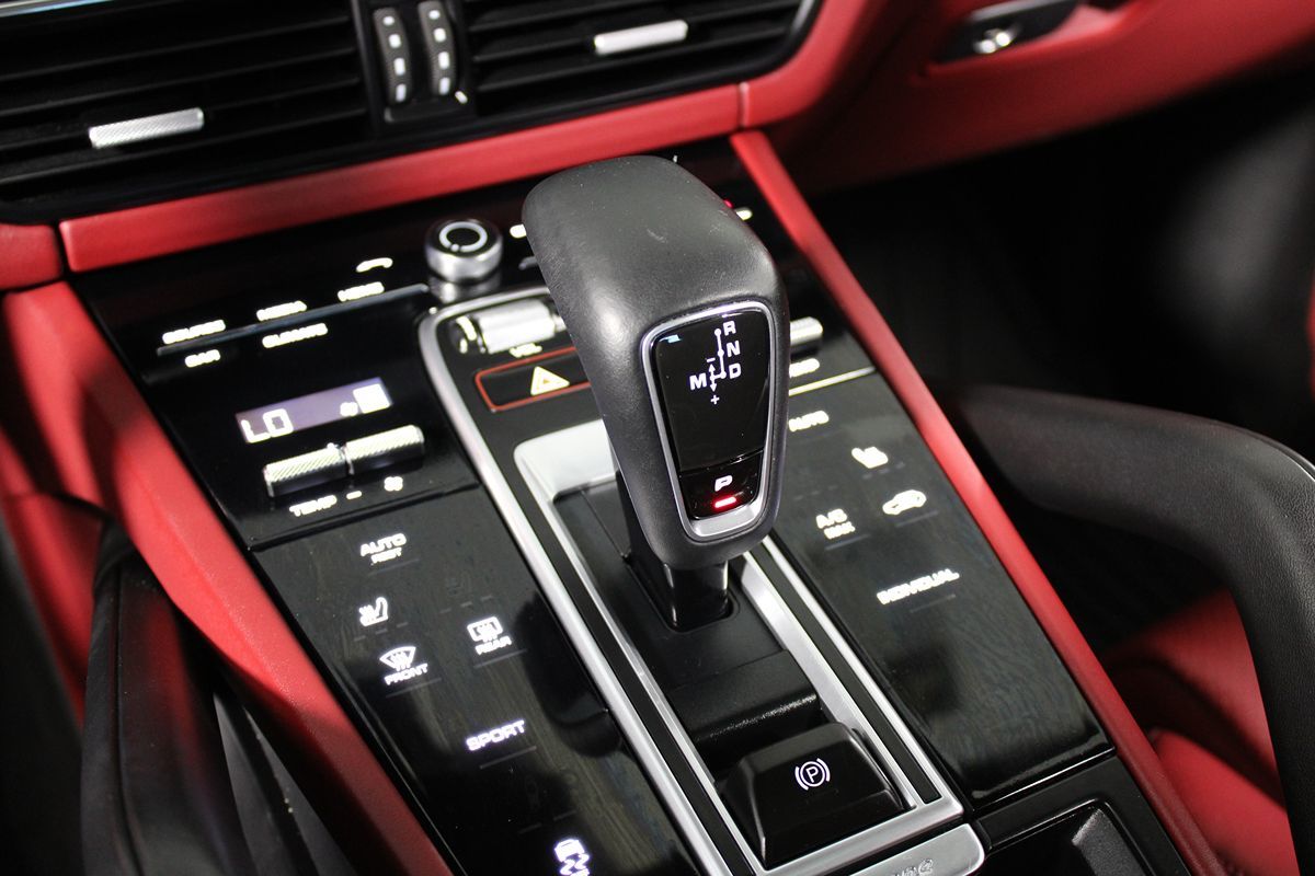 2022 Porsche Cayenne Base photo 16