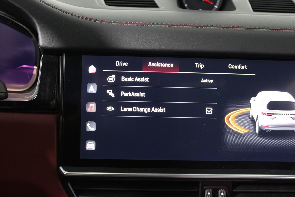 2022 Porsche Cayenne Base photo 20