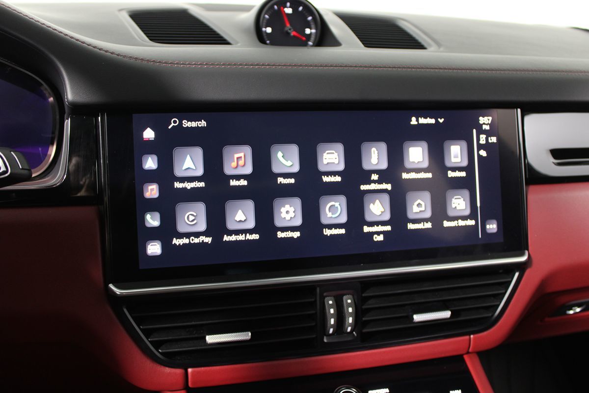 2022 Porsche Cayenne Base photo 22
