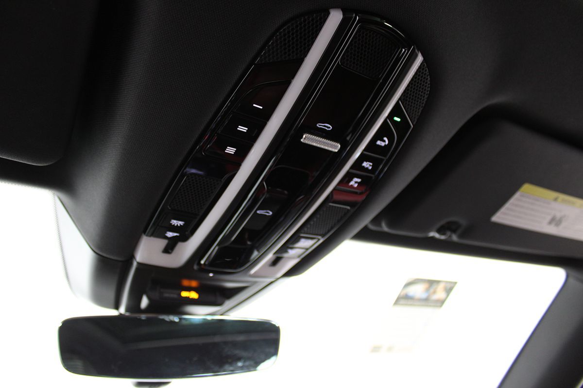 2022 Porsche Cayenne Base photo 24