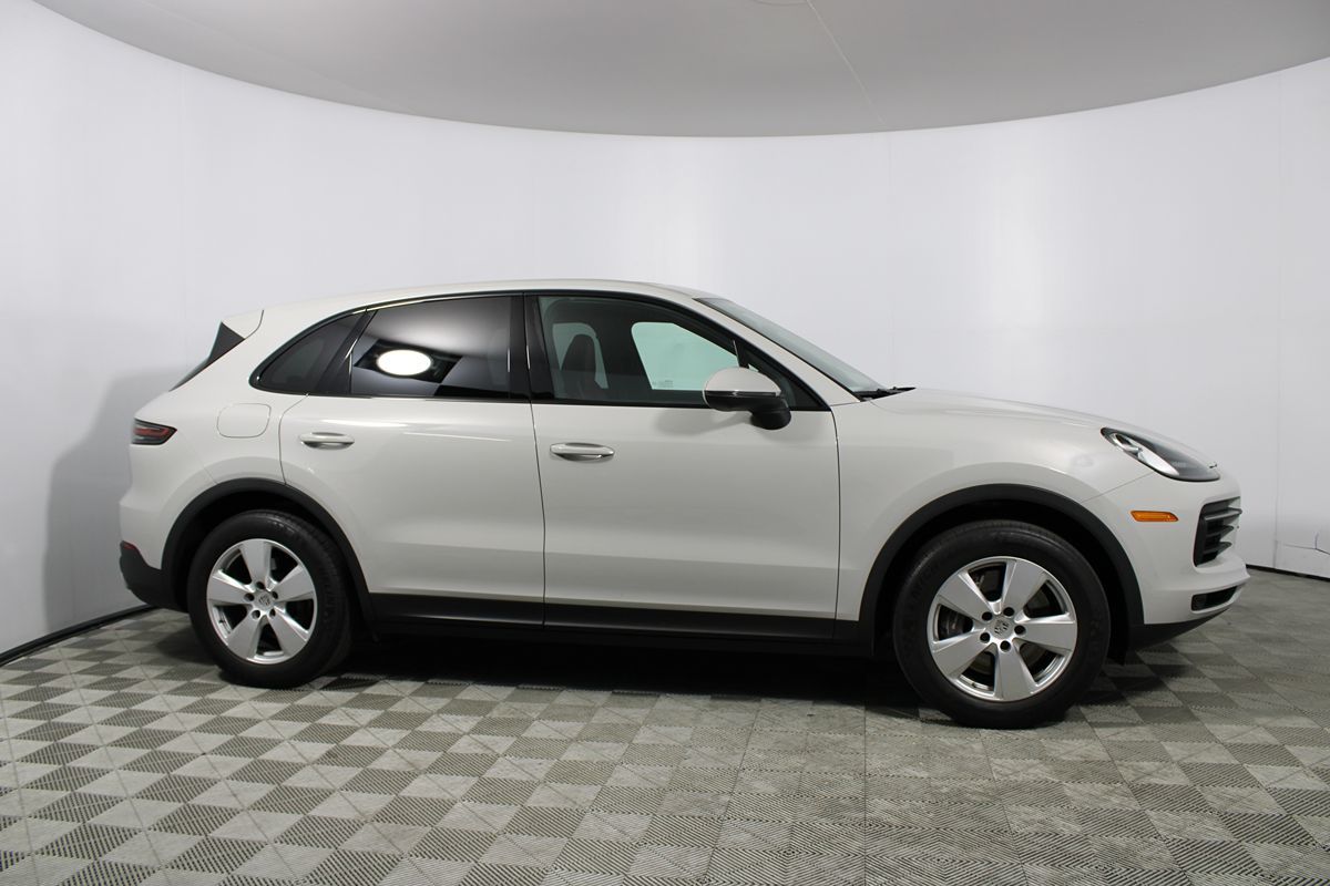 2022 Porsche Cayenne Base photo 36