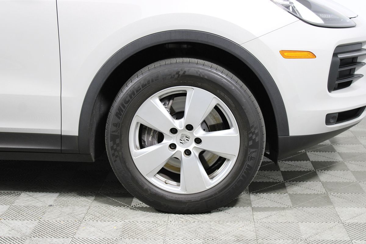 2022 Porsche Cayenne Base photo 39