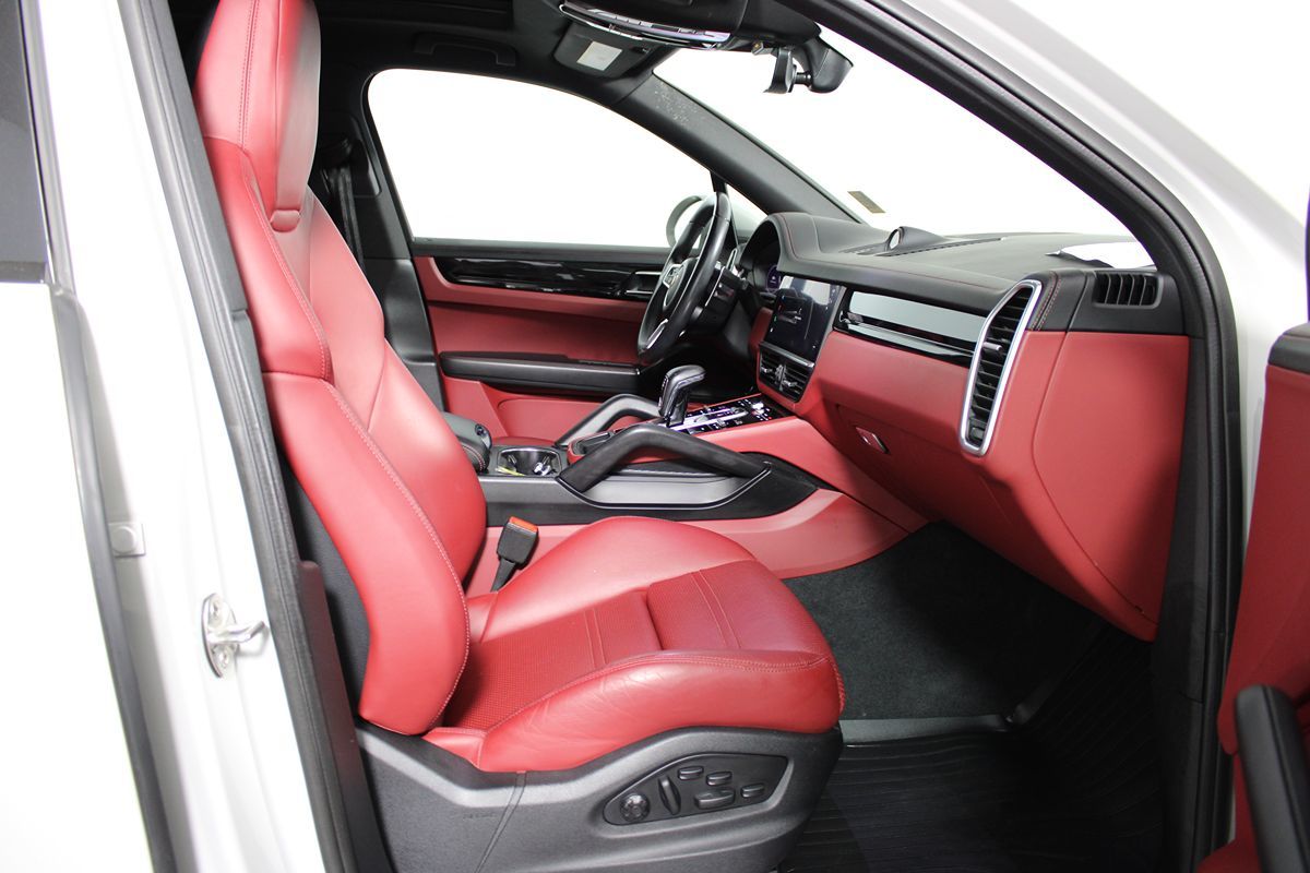 2022 Porsche Cayenne Base photo 10