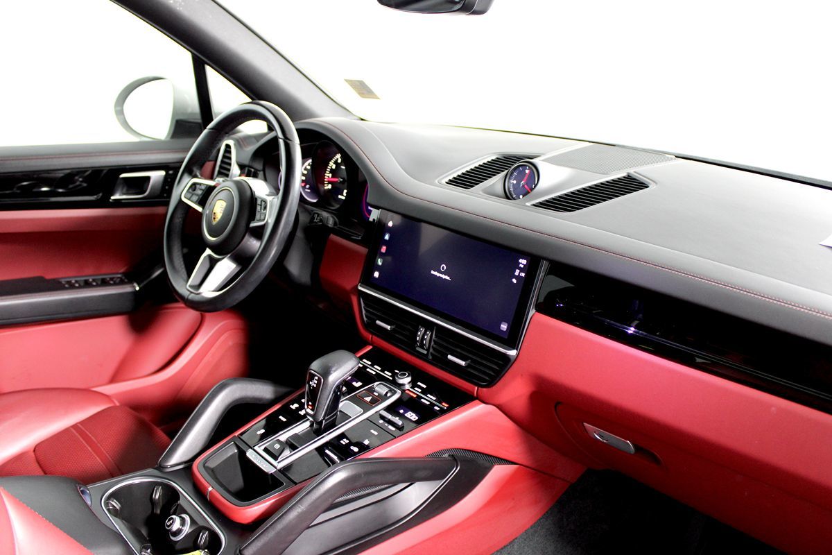 2022 Porsche Cayenne Base photo 11