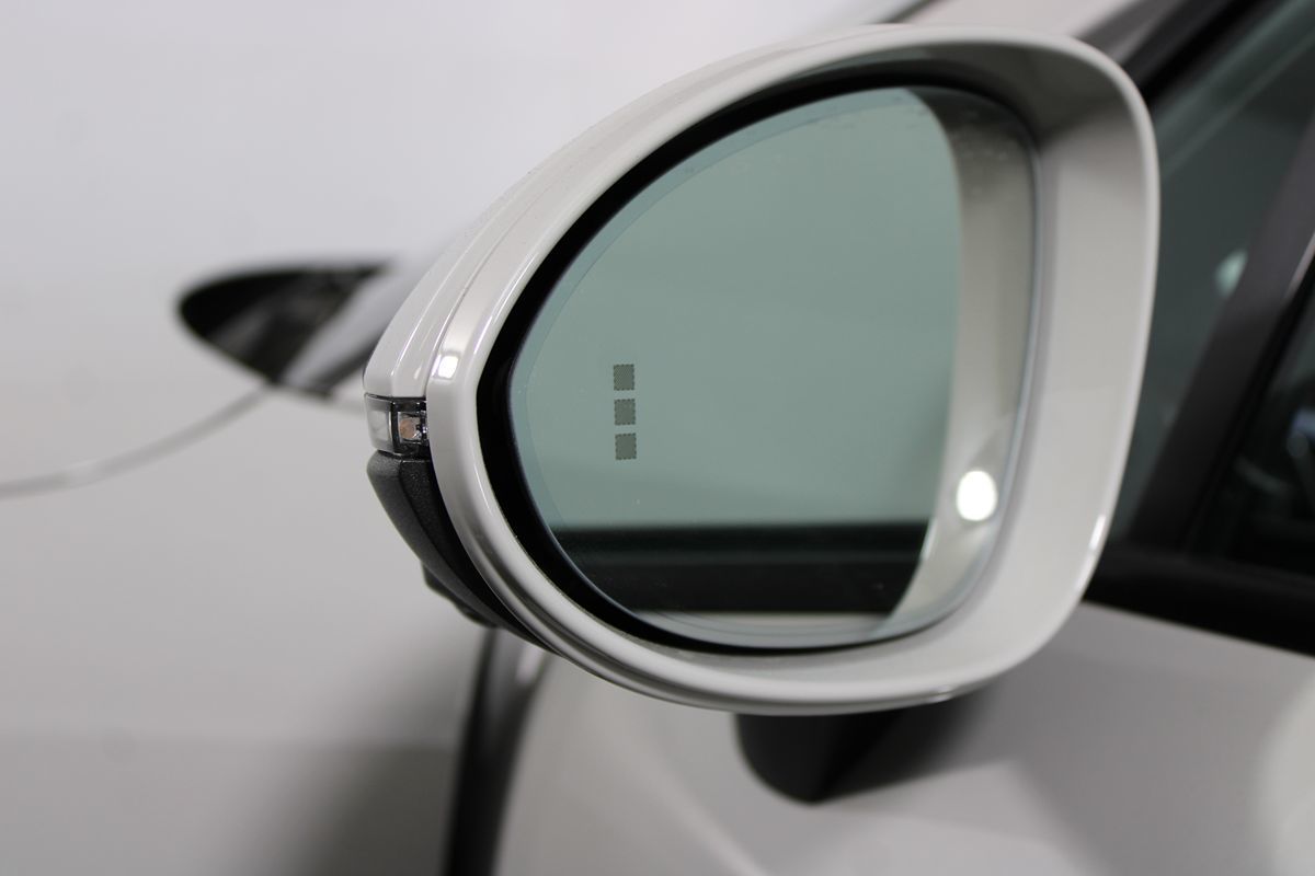 2022 Porsche Cayenne Base photo 37