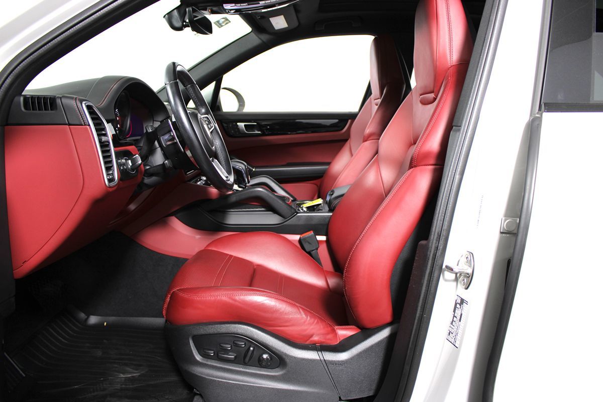 2022 Porsche Cayenne Base photo 4