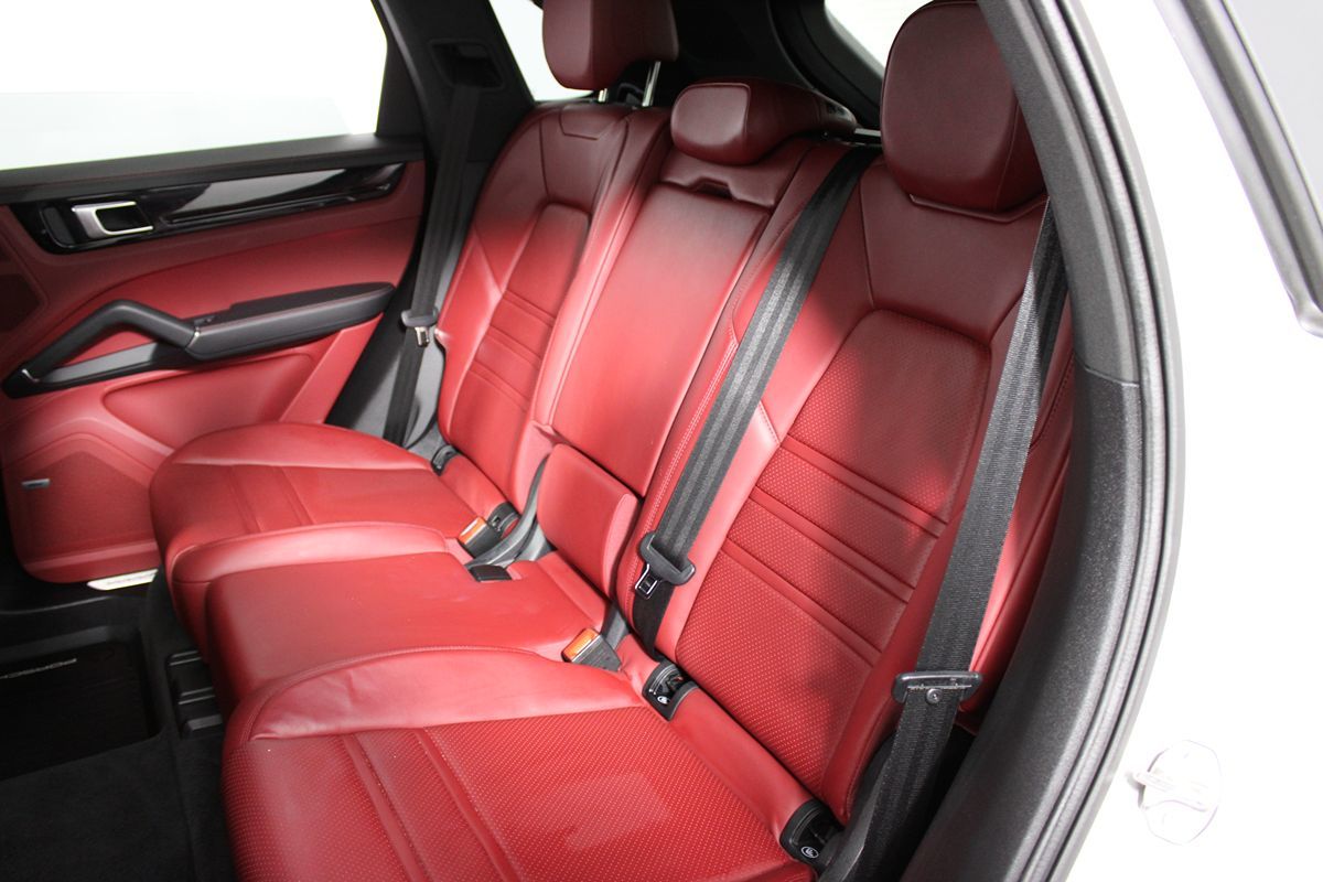 2022 Porsche Cayenne Base photo 25