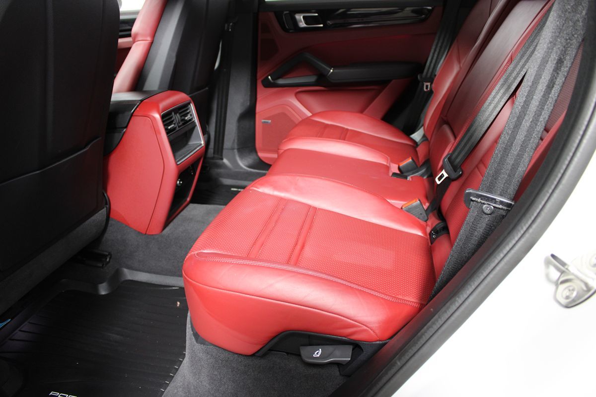 2022 Porsche Cayenne Base photo 27