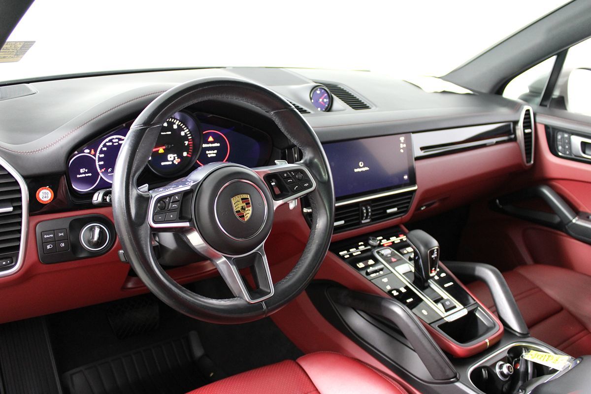 2022 Porsche Cayenne Base photo 3