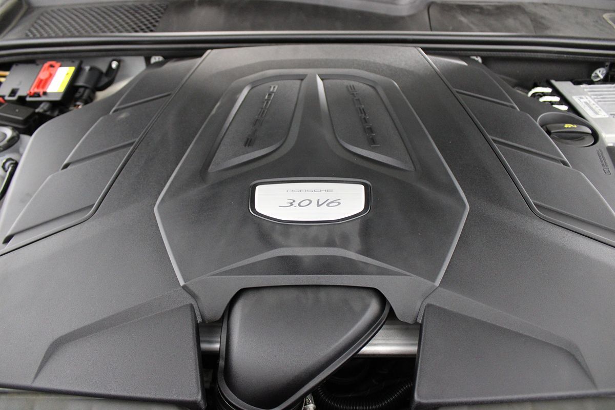 2022 Porsche Cayenne Base photo 38