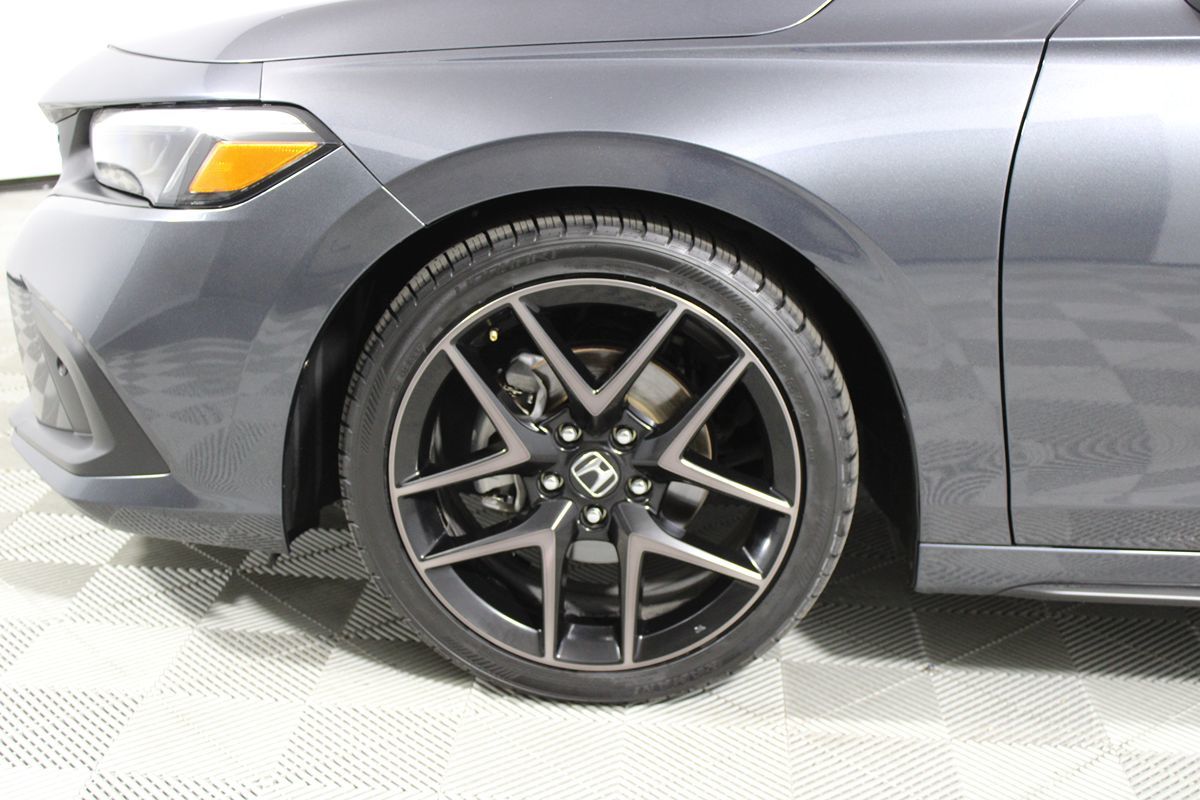 2024 Honda Civic Hatchback Sport Touring photo 2