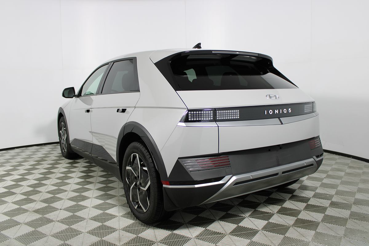 2024 Hyundai Ioniq 5 SE photo 3