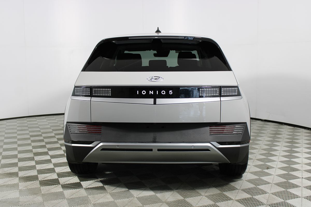 2024 Hyundai Ioniq 5 SE photo 4