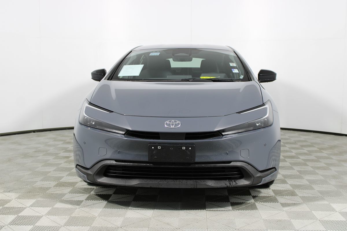 2024 Toyota Prius LE photo 2