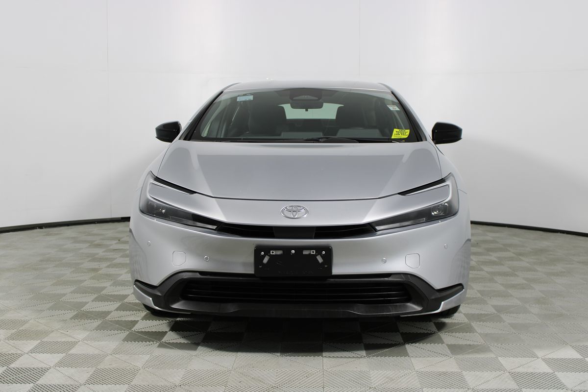 2024 Toyota Prius LE photo 2