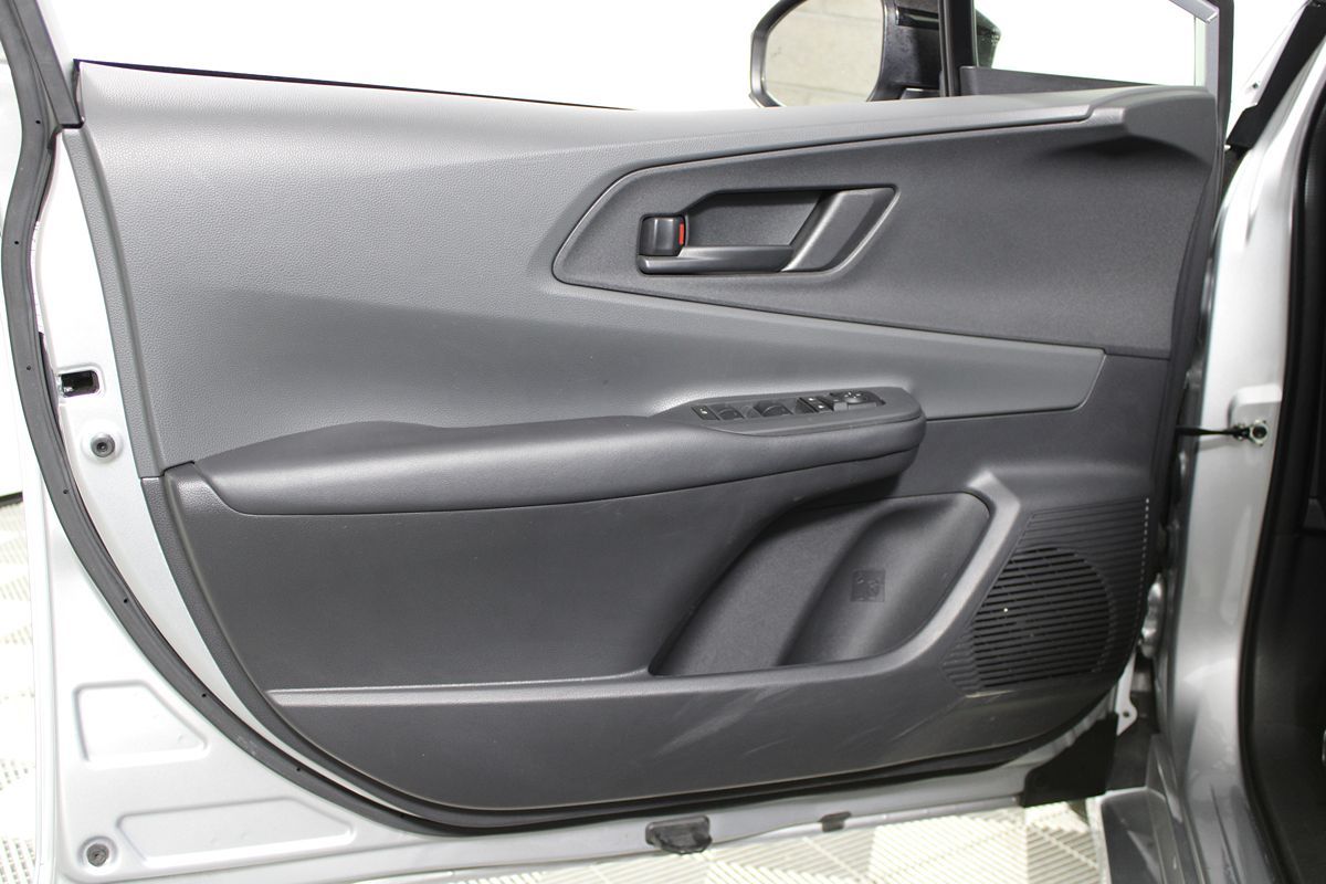 2024 Toyota Prius LE photo 4