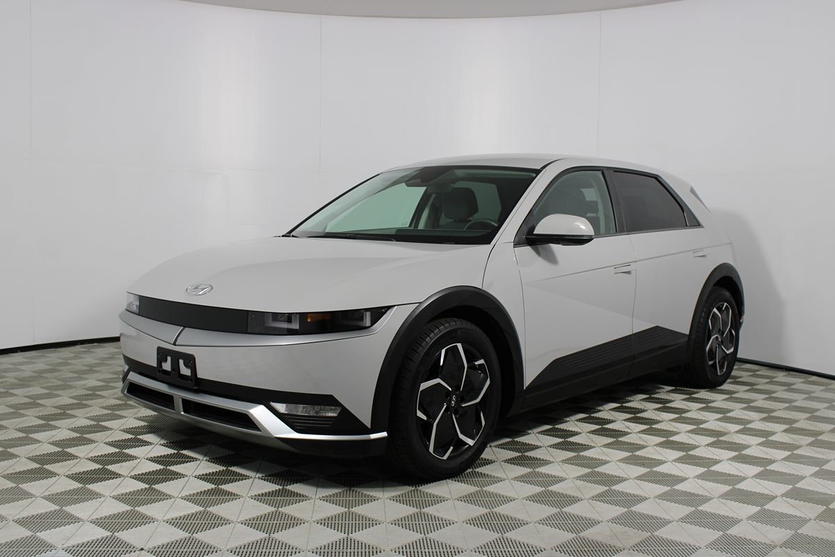 2024 Hyundai Ioniq 5 SE photo 3