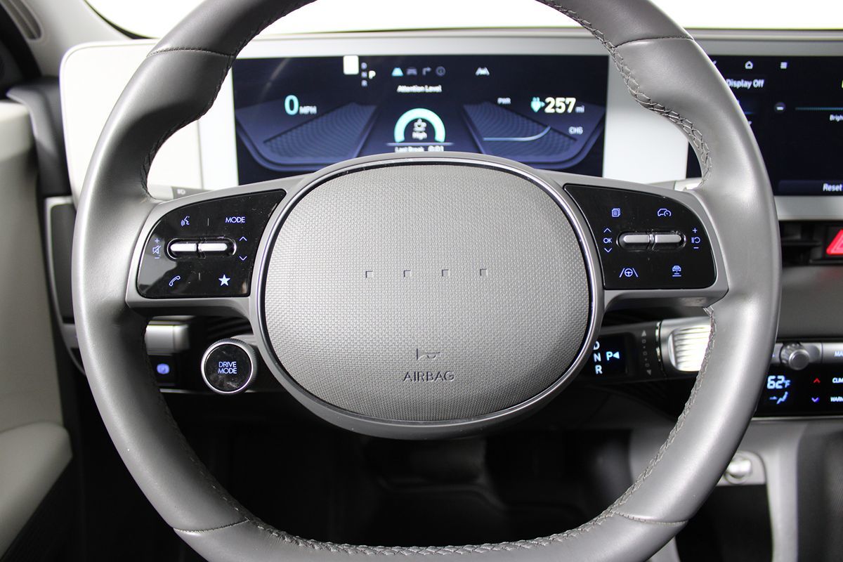 2024 Hyundai Ioniq 5 SE photo 4