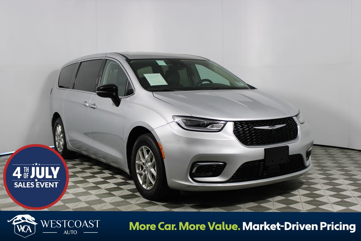 2024 Chrysler Pacifica Touring L's photo