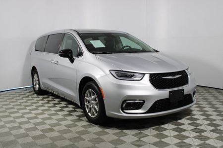 View 2024 Chrysler Pacifica