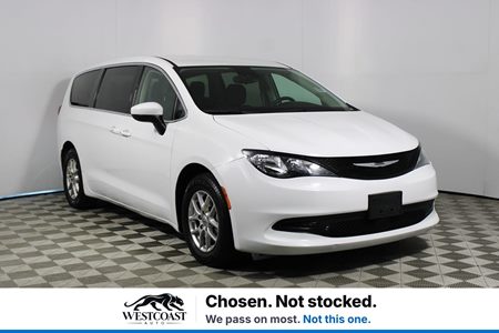 View 2023 Chrysler Voyager
