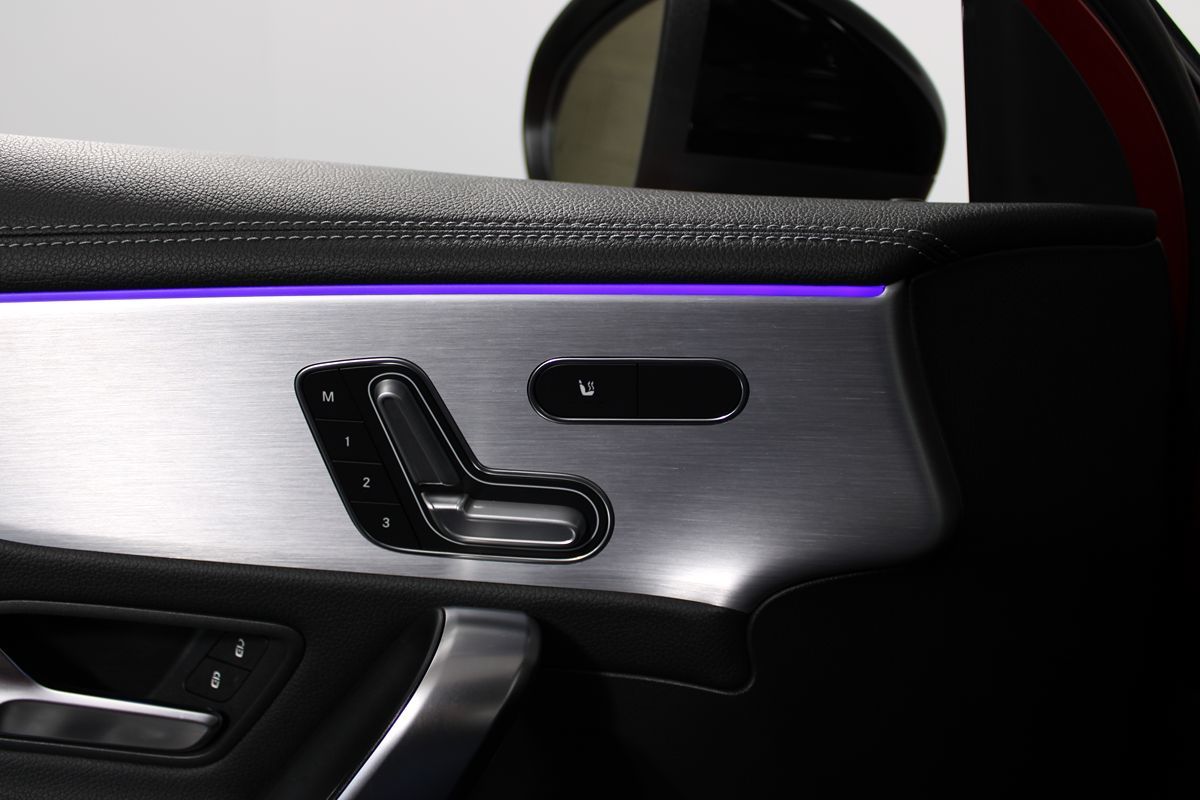 AMG A350 取外し　215 45 18 スタッドレス　2022年製 Mercedes-Benz Used Parts | Left longitudinal member trim running board