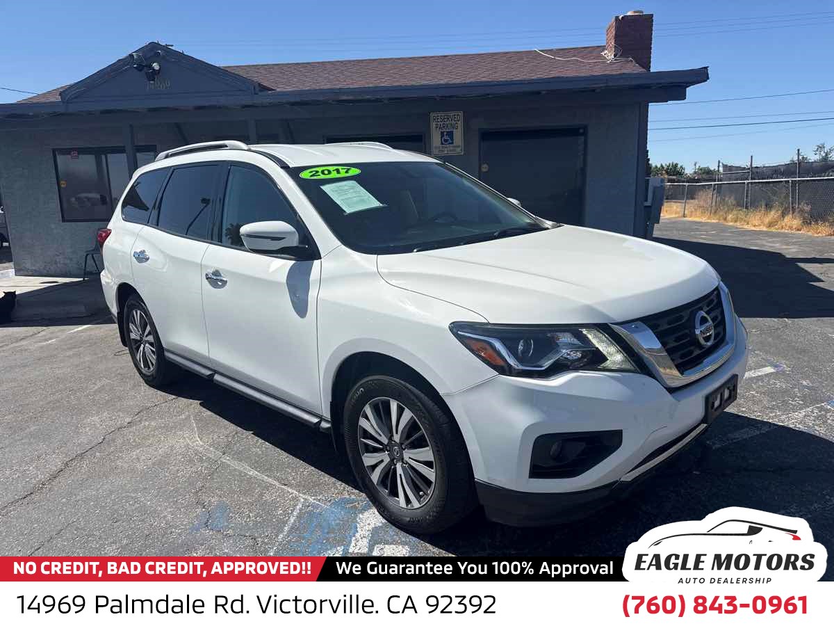 2017 Nissan Pathfinder SV 2WD's photo