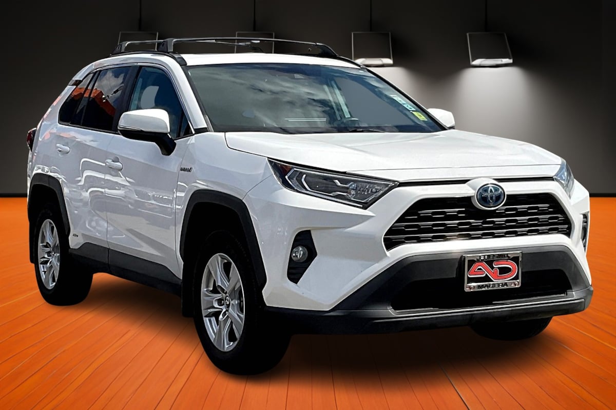 2019 Toyota RAV4 Hybrid XLE photo 3