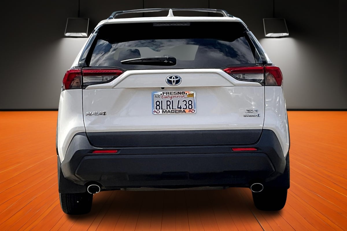 2019 Toyota RAV4 Hybrid XLE photo 4