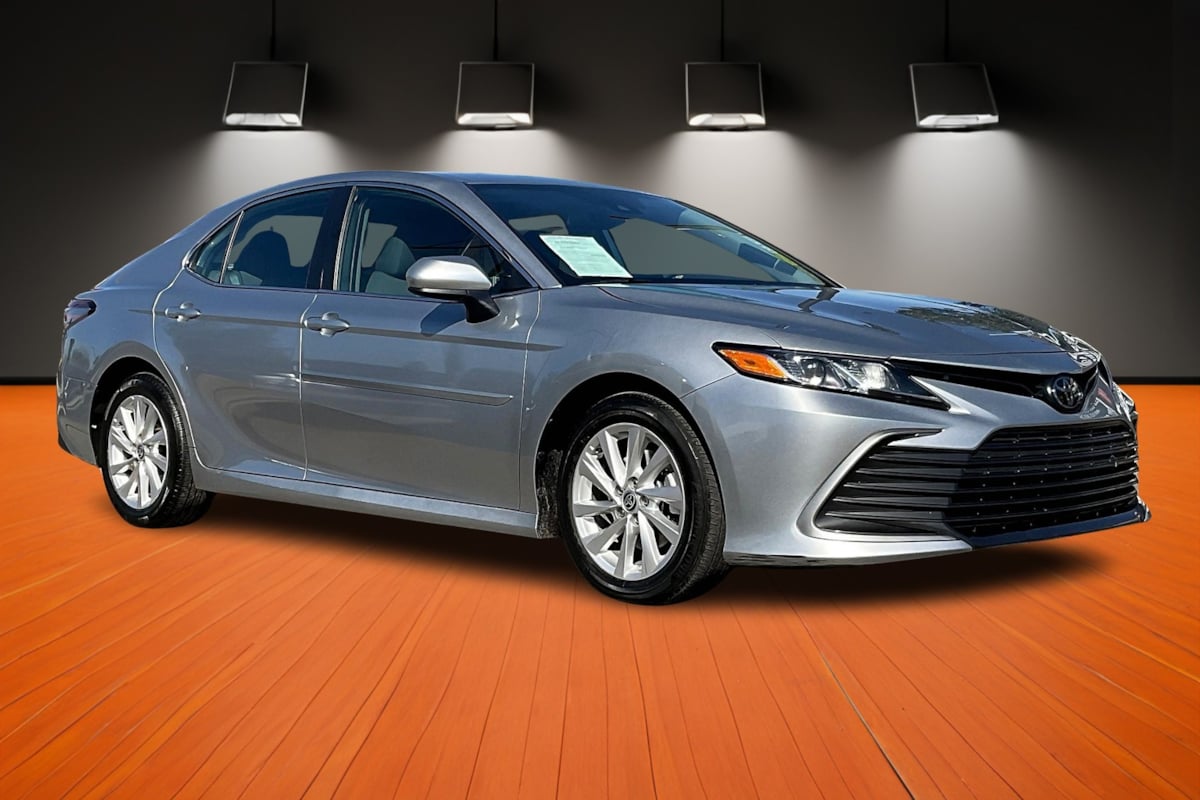 2023 Toyota Camry LE photo 3