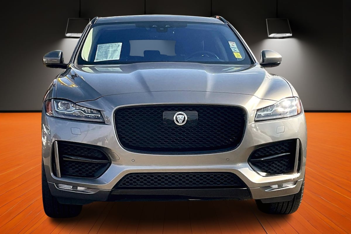 2019 Jaguar F-PACE R-Sport photo 2