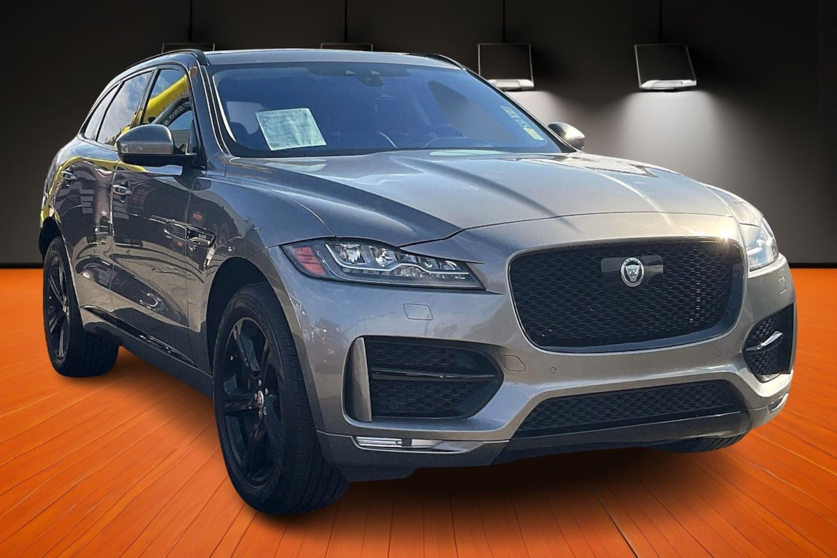 2019 Jaguar F-PACE R-Sport photo 3