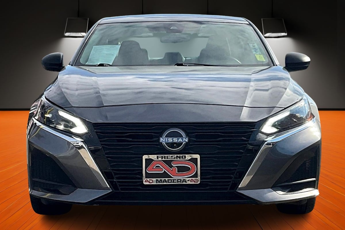 2024 Nissan Altima 2.5 SV photo 2