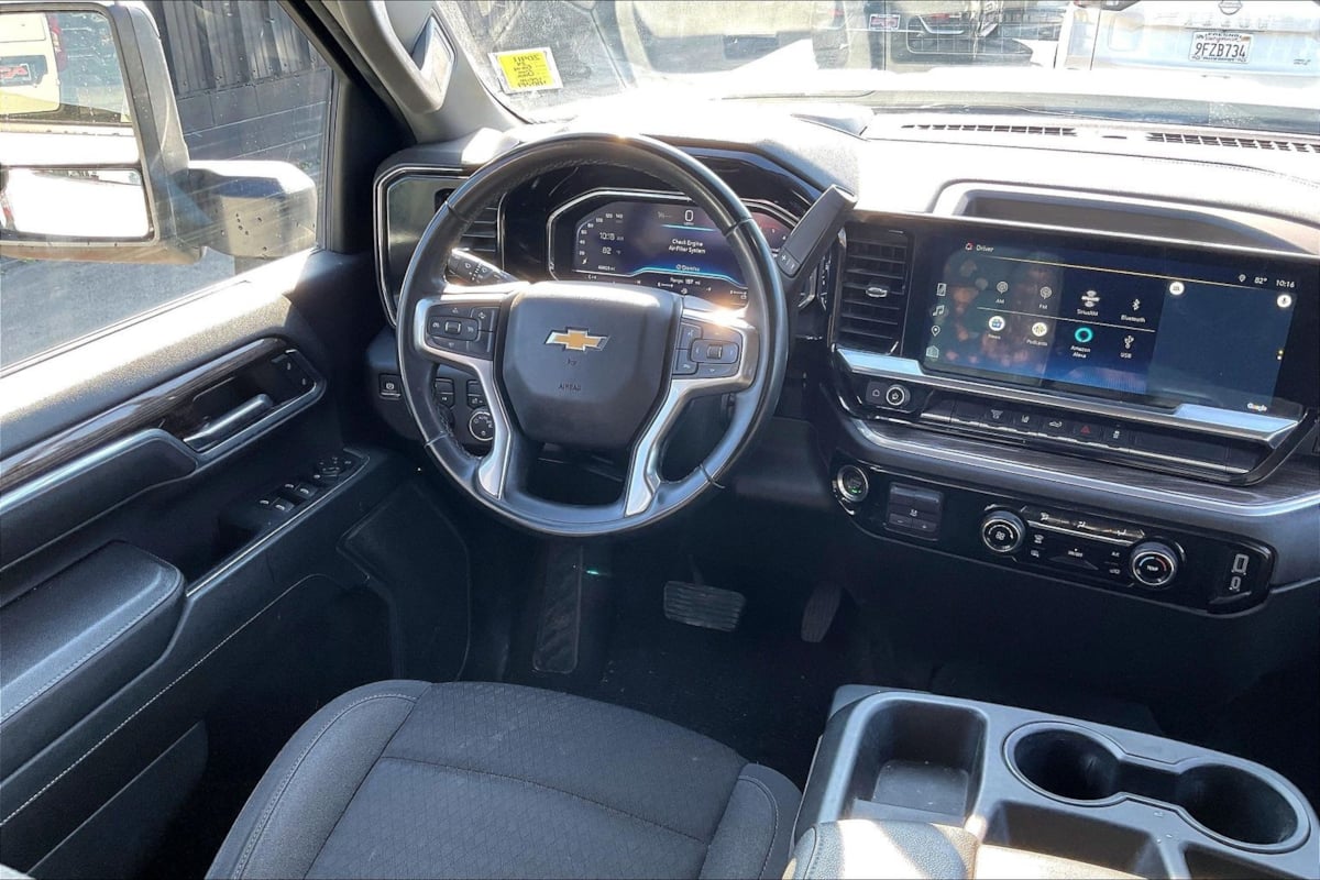 2024 Chevrolet Silverado 2500HD LT photo 3