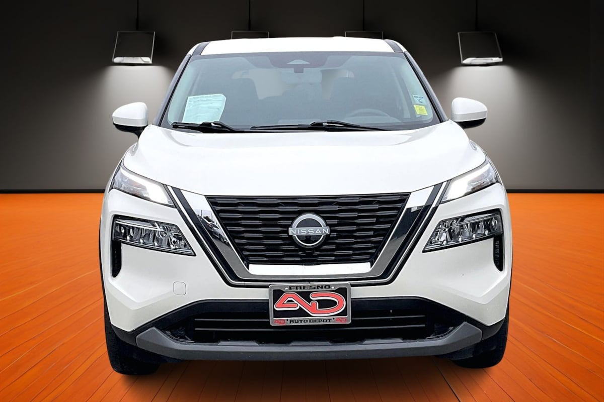2023 Nissan Rogue SV photo 2