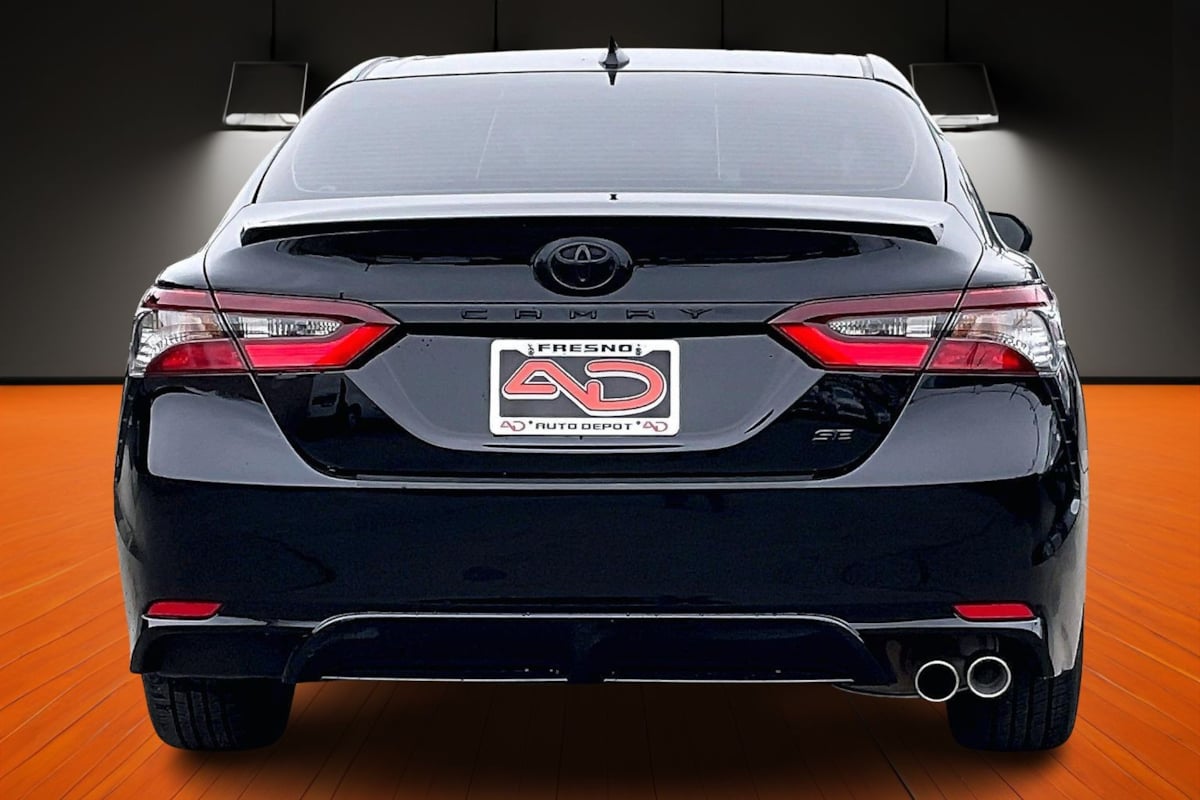 2023 Toyota Camry SE photo 3
