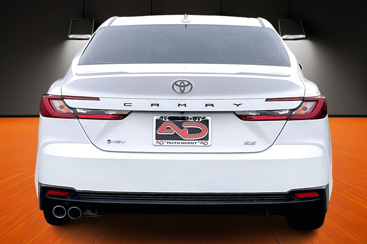 2025 Toyota Camry SE photo 4