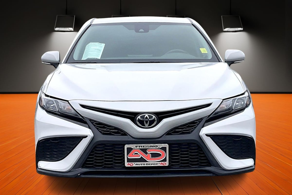 2023 Toyota Camry SE photo 2