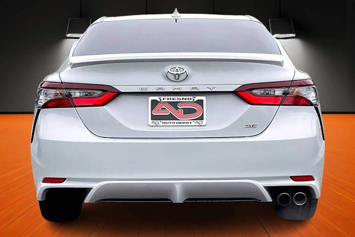 2023 Toyota Camry SE photo 4