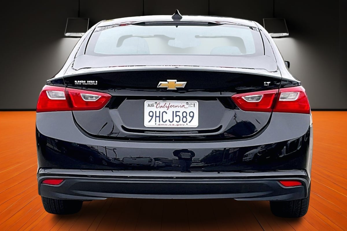 2023 Chevrolet Malibu 1LT photo 2