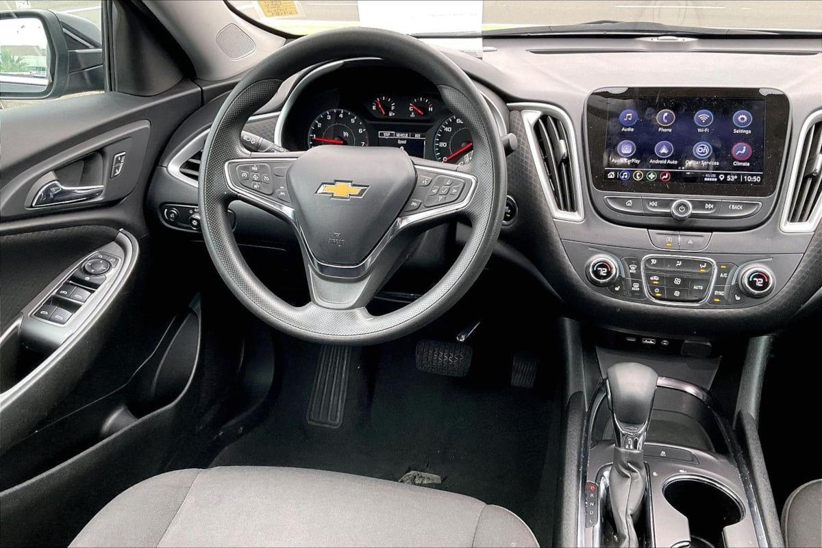 2023 Chevrolet Malibu 1LT photo 3