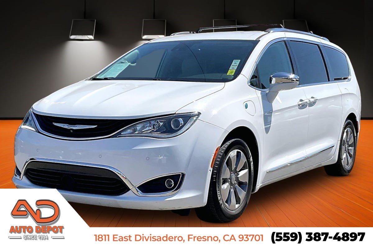 2018 Chrysler Pacifica Hybrid Limited's photo