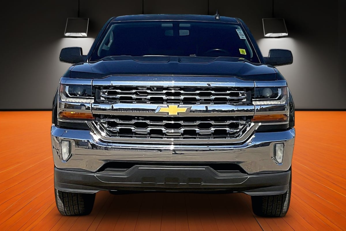 Photo 2 of this Chevrolet Silverado 1500