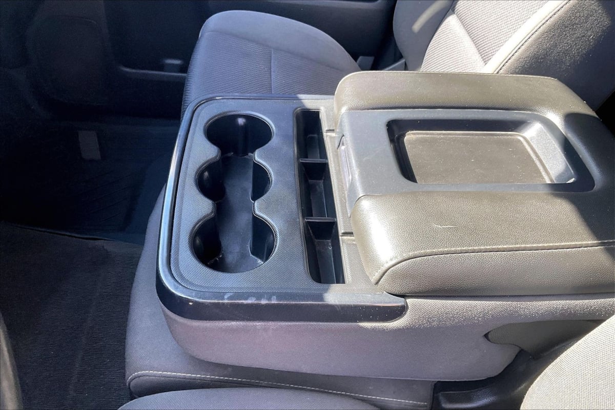Photo 15 of this Chevrolet Silverado 1500